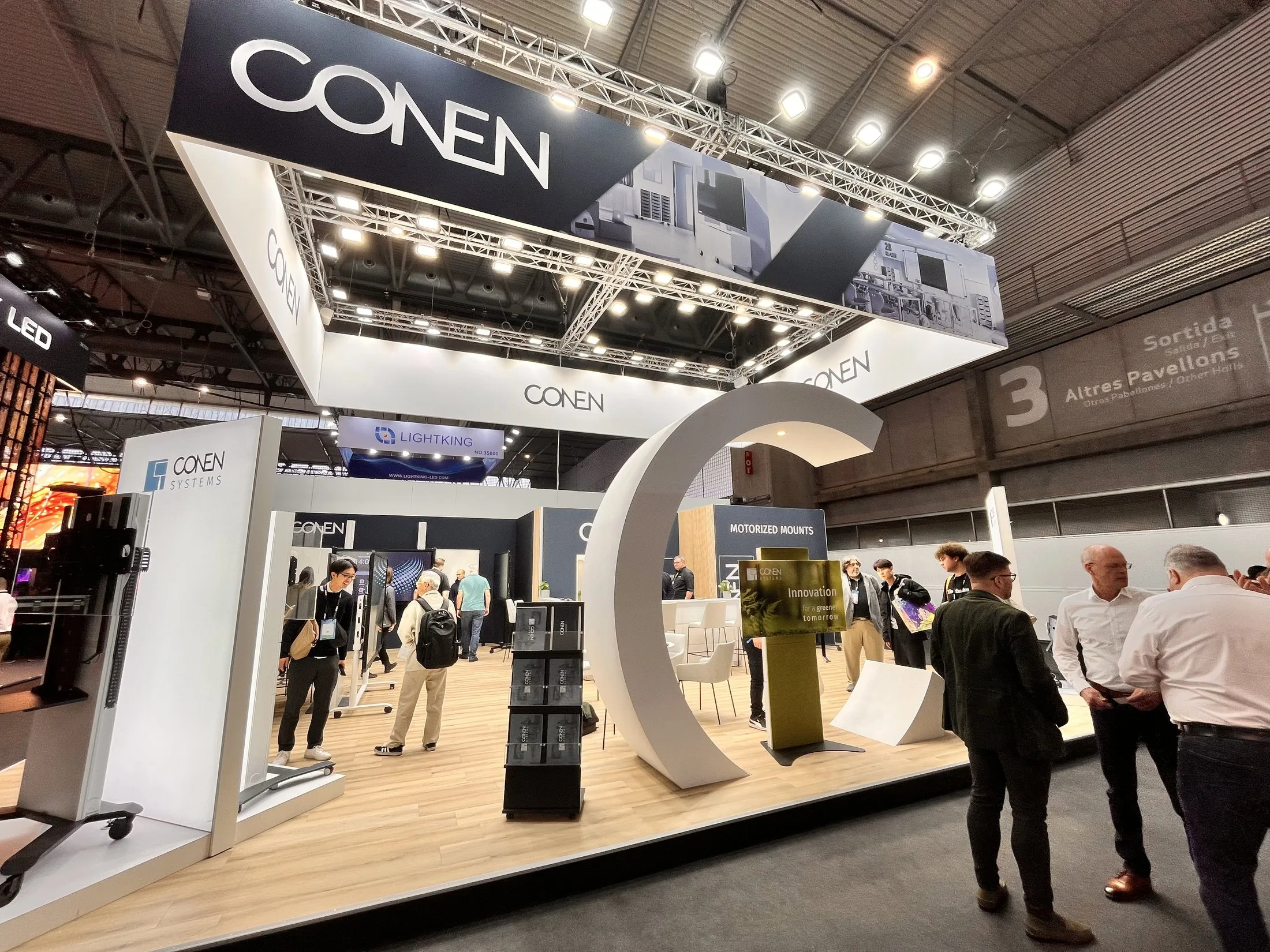 Stand CONEN — salon ISE 2025 — Barcelone — vue d'ensemble du stand et visiteurs