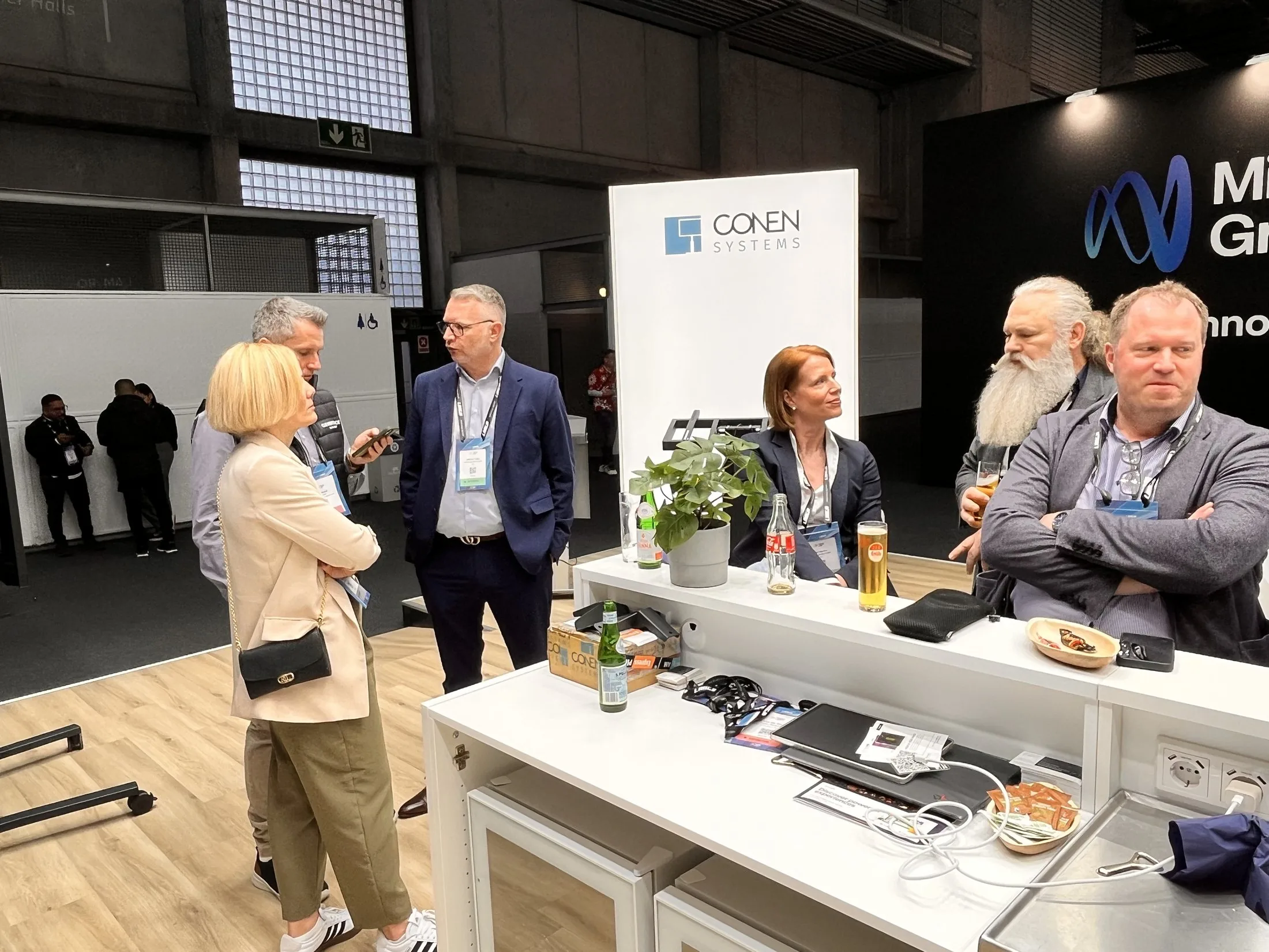Stand CONEN — salon ISE 2025 — Barcelone — rendez-vous clients au bar