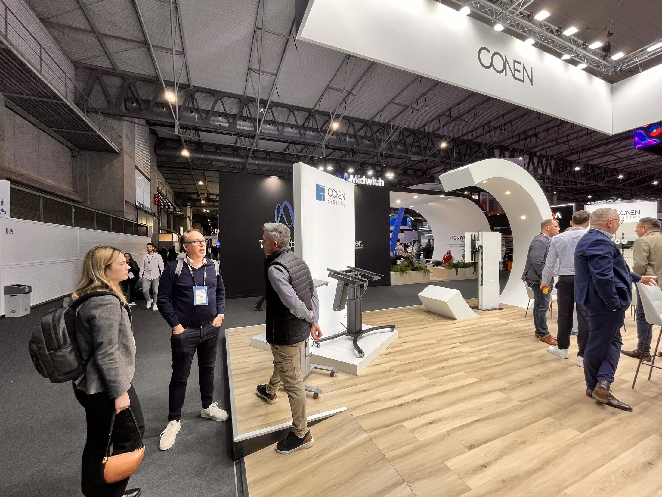 Stand CONEN — salon ISE 2025 — Barcelone — visiteurs sur le stand