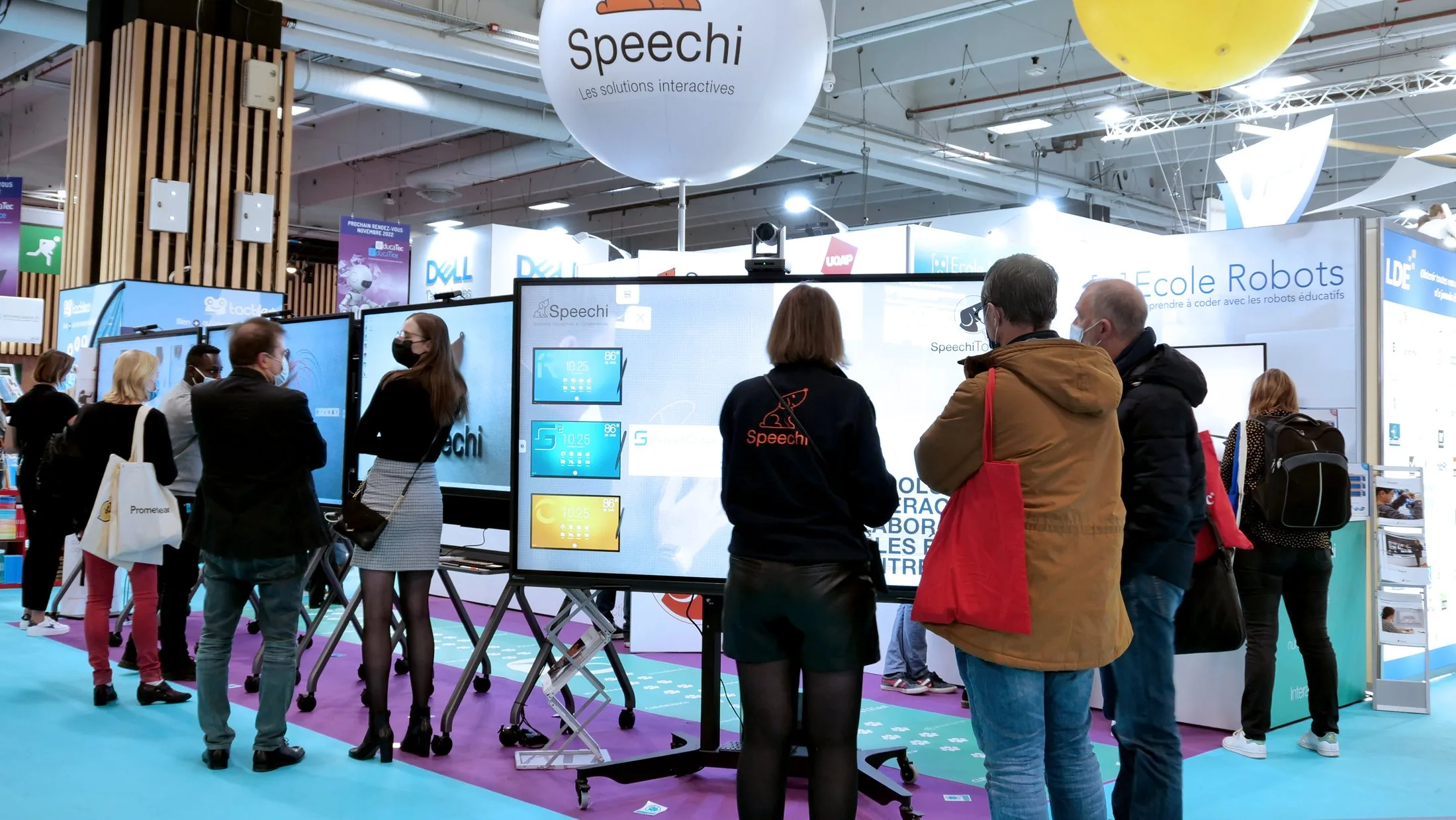 Stand Speechi — salon Educatice 2021 — Paris — vue d'ensemble du stand et visiteurs
