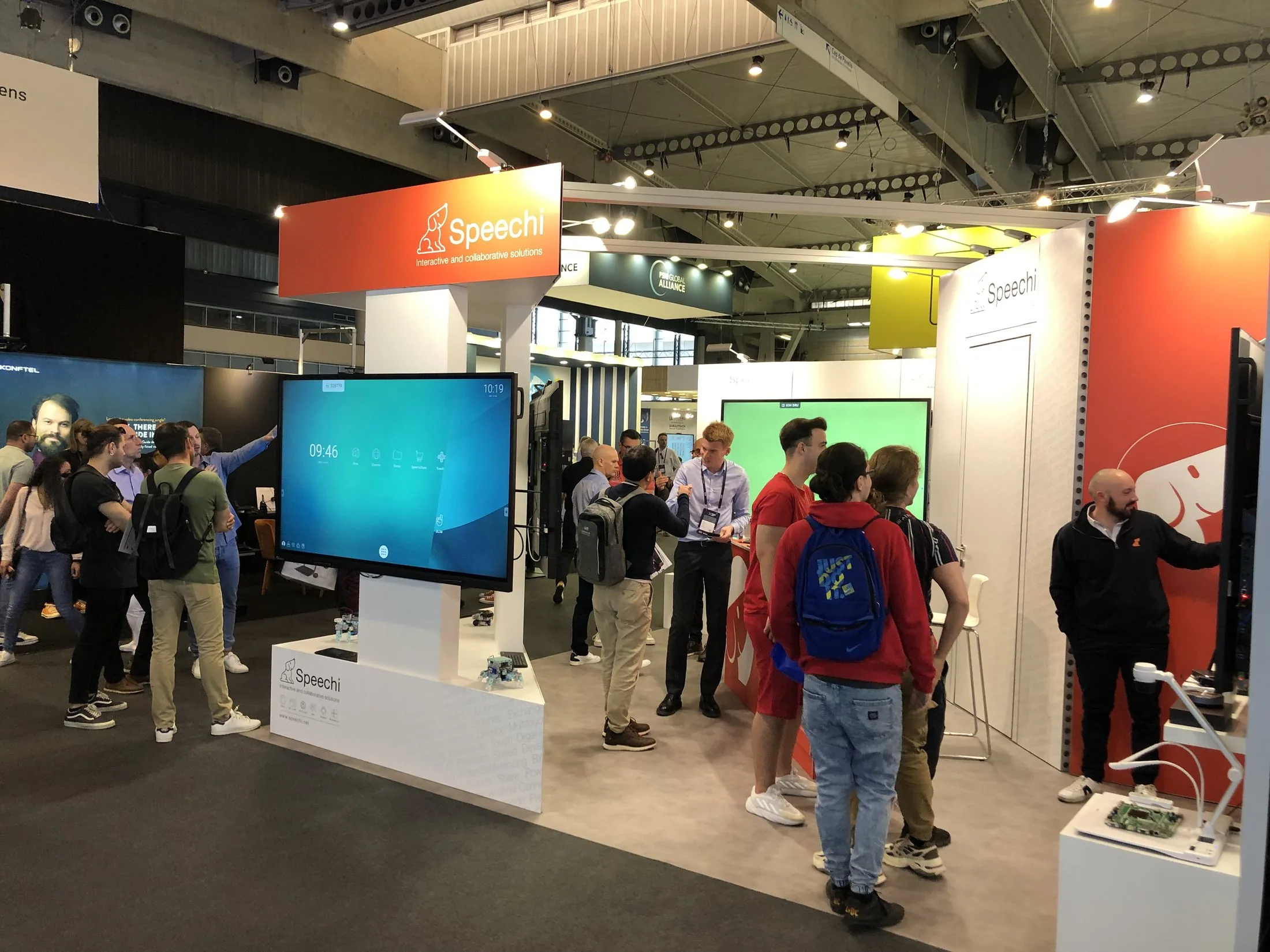 Stand Speechi — salon ISE 2022 — Barcelone — affluence autour du stand