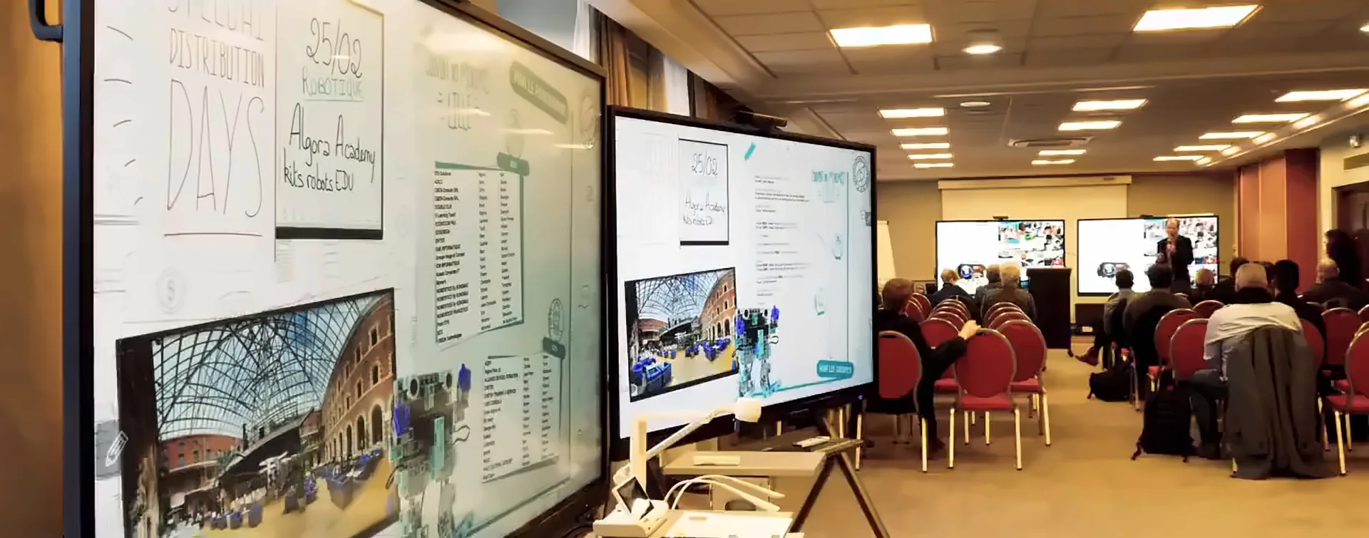 Journées Partenaires Speechi — salle de conférence et écrans de démonstration